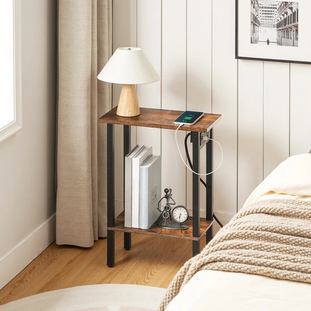 Smalt sidebord med ladestation, rustik stil